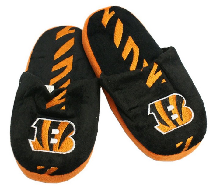 Forever Collectibles Cincinnati Bengals Slippers - Youth 8-16 Stripe (12 pc case) CO